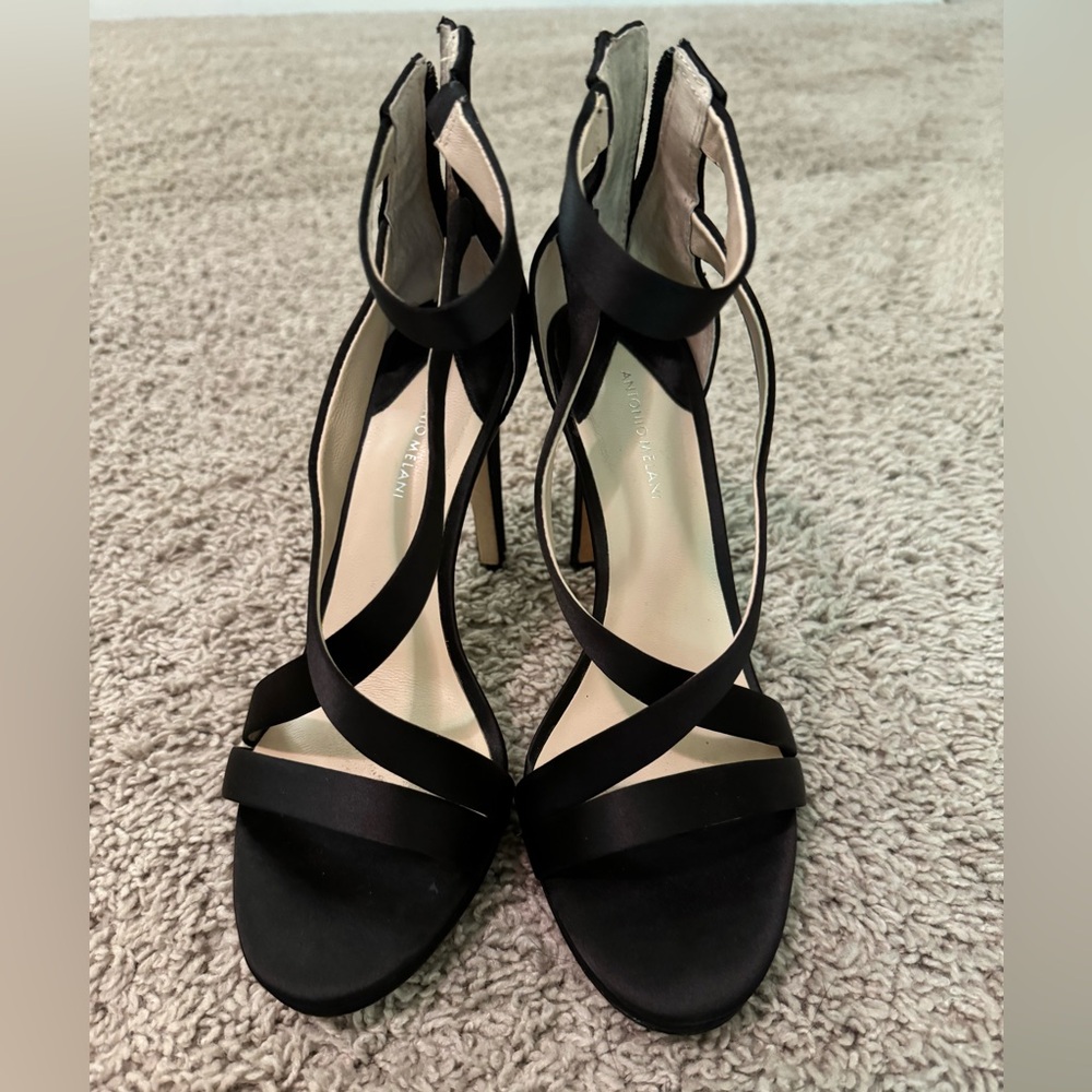 Black pumps